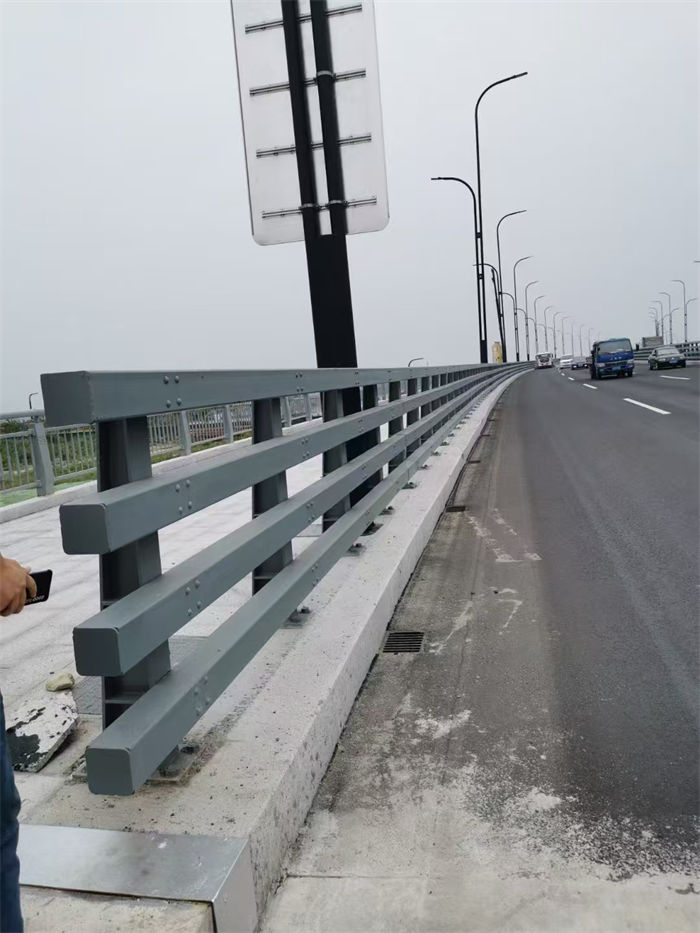 不锈钢公路护栏厂家让利销售本地生产厂家