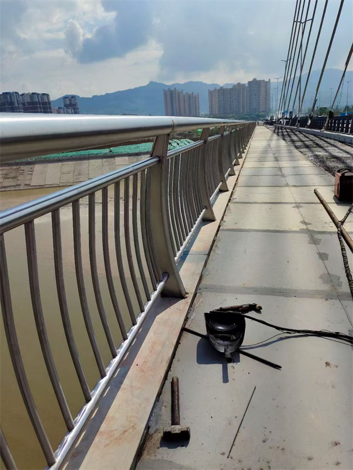 三/四横梁桥梁护栏市场行情货源直供