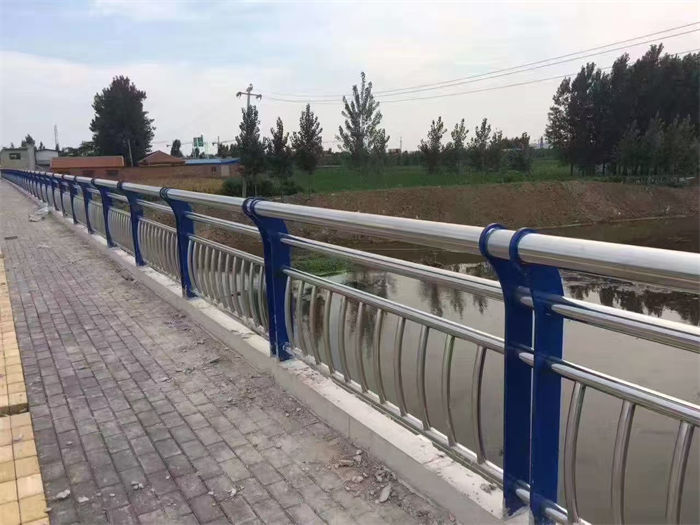 桥梁护栏厂家质优价廉