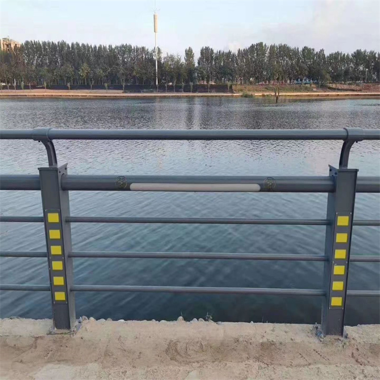 【氟碳漆喷塑防撞护栏河道防撞护栏价格规格型号全】