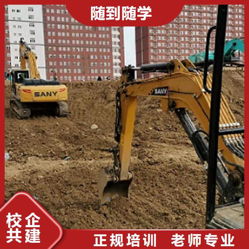 挖掘机学校-计算机培训学校指导就业实操教学